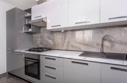 Buzdohanj Apartment | Tasteful and modern apartment with communal pool.