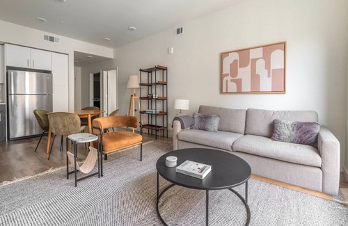 Hayward Apartment | Tasteful Hayward 2BR w/Heated Pool, near Shops & Dining, by Blueground