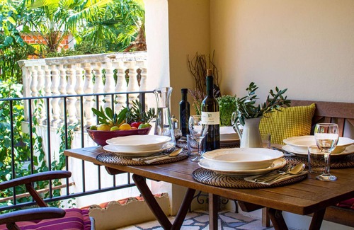 Kornic Apartment | Tasteful vacation apartment near the sea