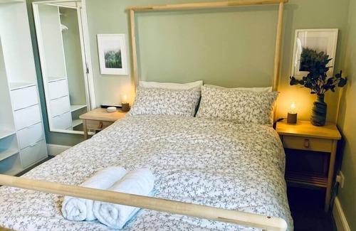 Bath Apartment | Tastefully decorated, central apartment with parking