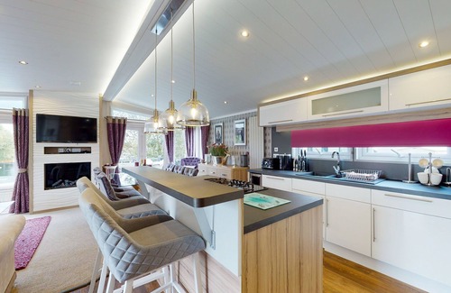Dogdyke House | Tattershall VIP Lodge - Sleeps 6 - Terrace with private hot tub