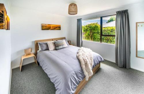Hilltop House | Taupo Gem - Cozy & Private retreat