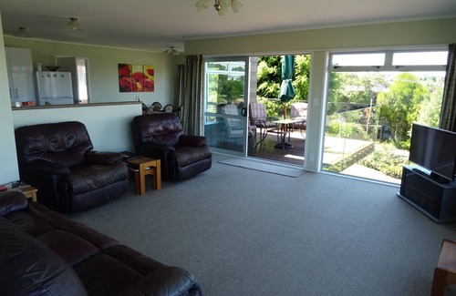 Taupo House | Taupo Harbour Retreat, GREAT VIEWS, Private, Wifi, Prime Video, Rate is 4 people