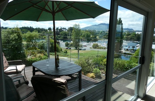 Taupo House | Taupo Harbour Retreat, GREAT VIEWS, Private, Wifi, Prime Video, Rate is 4 people