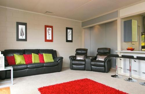 Hilltop House | Taupo Haven - Taupo Holiday Unit