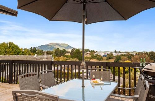 Taupo House | Taupo Panorama - Lake Taupo Holiday Home
