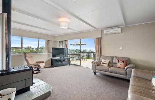 Taupo House | Taupo Panorama - Lake Taupo Holiday Home