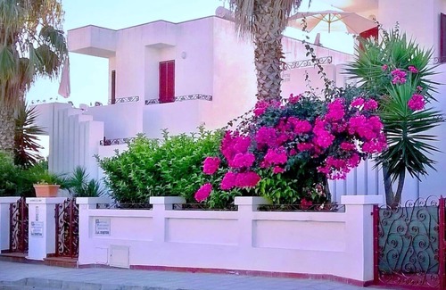 Lido Marini Apartment | Tavernetta with air conditioner