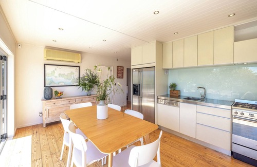 Oneroa House | TAWA COTTAGE | Coast & Country | WINTER DEAL - Stay for 3, Pay for 2