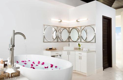 Providenciales Villa | TC Villas -Beachfront Villa Sandcastle -Right on Smith Reef!