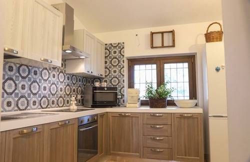 Castellana Grotte House | TD Trulli Saveni Trulli with Pool Near the Centre