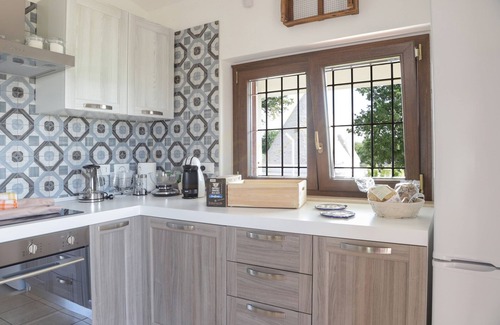 Castellana Grotte House | TD Trulli Saveni Trulli with Pool Near the Centre