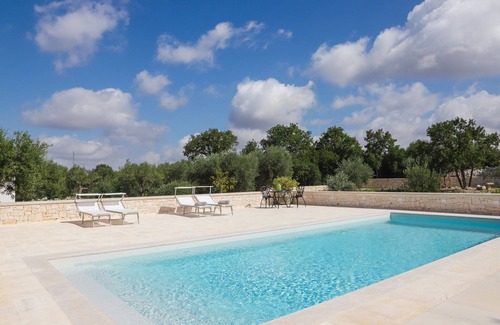 Castellana Grotte House | TD Trullo Roverella Charming Trullo with Pool