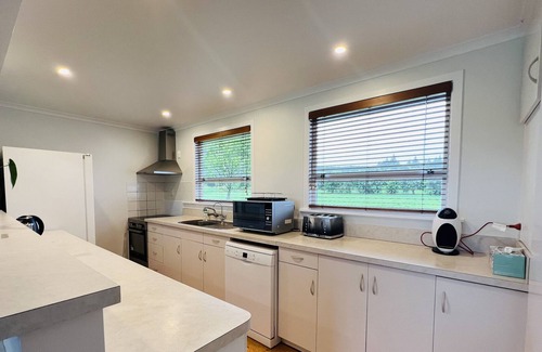 Te Puke House | Te Puke Family Home Getaway!