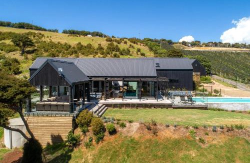 Omiha House | Te Whau Retreat - Whole Property - Be My Guest Waiheke