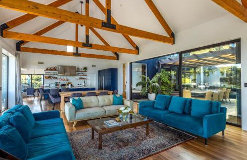 Omiha House | Te Whau Retreat - Whole Property - Be My Guest Waiheke