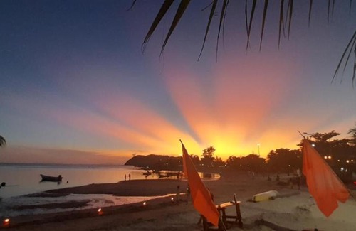 Thong Sala House | Tea Moon Beach House