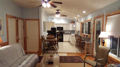 Tenants Harbor House | TeelCoveCottageMaine