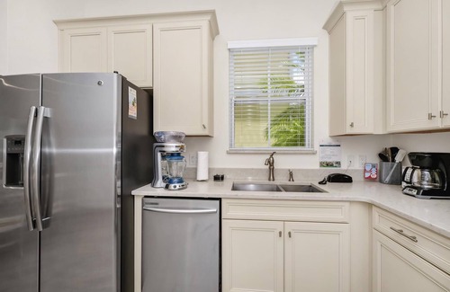West Kissimmee Cottage | Teenie Bikini Cottage with Private Hot Tub near Disney with Margaritaville.