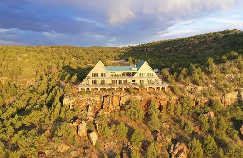 Solano Hotel | Teepee Lodge at giant ranch with horses & firearms & trailrides, New Mexico