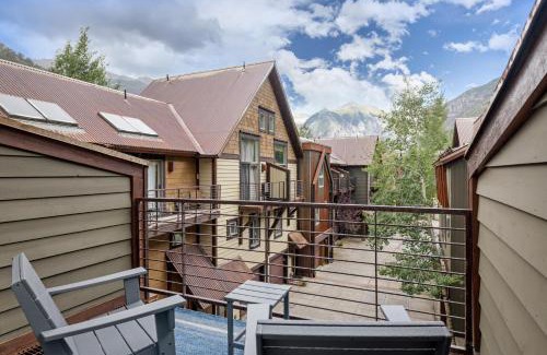Telluride Apartment | Telluride Resort View at Double Diamond - ski-in-out and hot tub!