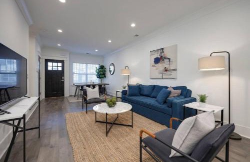 Charlotte Park House | Ten Minutes to Broadway Gorgeous Gated Townhome