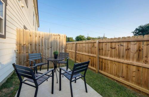 Charlotte Park House | Ten Minutes to Broadway Gorgeous Gated Townhome