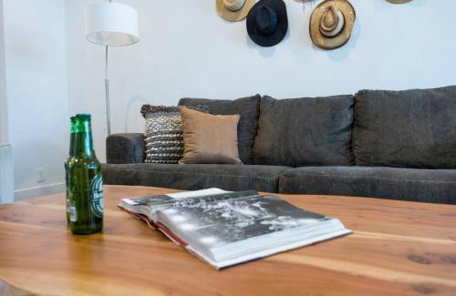 Charlotte Park House | Ten Minutes to Broadway Unwind in Style