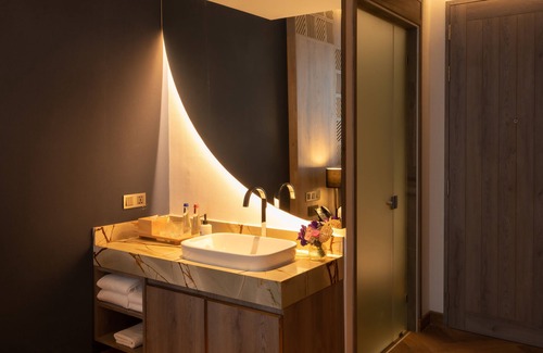 Bang Lamphu Lang Hotel | Ten Six Hundred, Chao Phraya, Bangkok by Preference, managed by The Ascott Limited