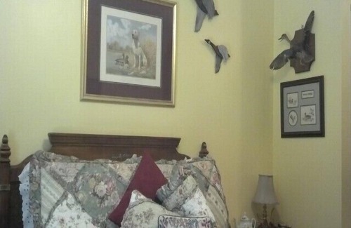 Whiteside Cabin | Tennessee River Bed and Breakfast Retreat! Lakefront! No Fees!