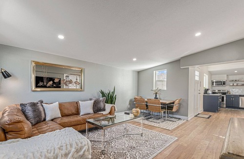 Berkley House | Tennyson Gem 2 Homes Firepit + Hot tub