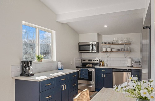 Berkley House | Tennyson Gem 2 Homes Firepit + Hot tub