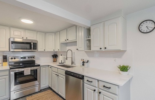 Berkley House | Tennyson Gem 2 Homes Firepit + Hot tub