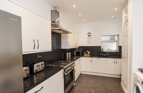 Scarborough House | TENNYSON HOUSE, pet friendly, country holiday cottage in Scarborough