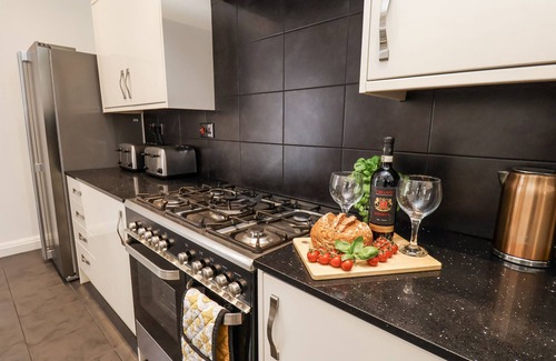 Scarborough House | TENNYSON HOUSE, pet friendly, country holiday cottage in Scarborough