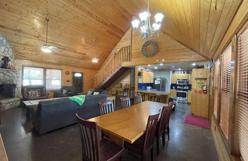 Sabinal House | Tequila Sunrise - spacious home located in the Mountain Valley Subdivision.