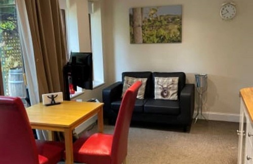Hawkinge Cottage | Terlingham Vineyard self catering sleeps 2