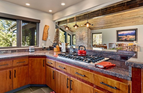 Windcliff Estates House | Terra Furma Luxury Vacation At Windcliff 4 Bedroom Home by RedAwning