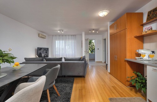 Buzdohanj Apartment | Terra Magica Deluxe Apartment OR Room with Private Parking, Terrace and Sea View