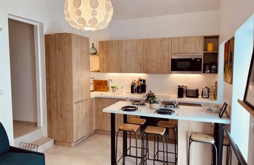 Saint-Jean-de-Luz City Center Apartment | Terrace apartment for 4 people, beach and center 200 m away.