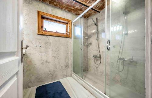 Galata Apartment | Terrace Home with Tower View