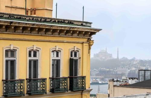 Galata Apartment | Terrace Home with Tower View
