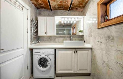 Galata Apartment | Terrace Home with Tower View