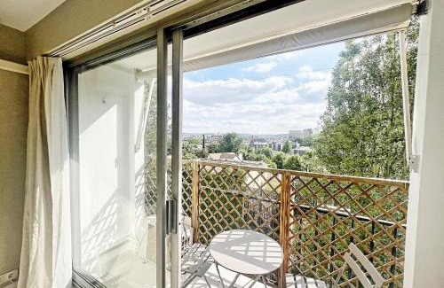 Villa Montmorency Apartment | Terrace one bedroom lacoste