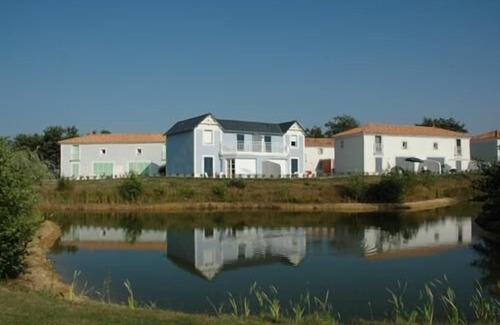 L'Aiguillon-sur-Vie House | Terrace, parking, 77m², Saint Gilles Croix de Vie
