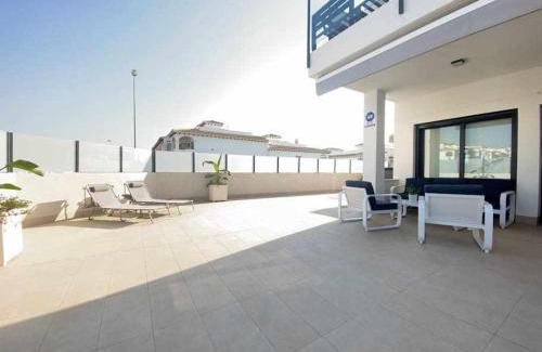 Orihuela Costa Apartment | Terraza privada con barbacoa y jacuzzi