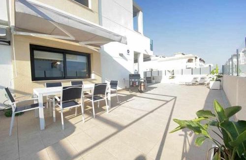 Orihuela Costa Apartment | Terraza privada con barbacoa y jacuzzi