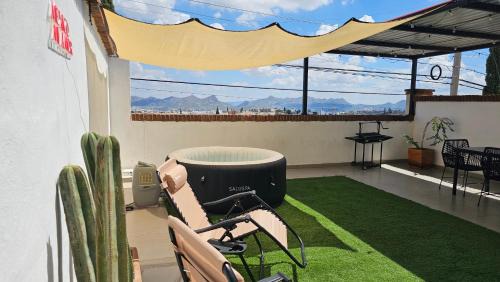 Chihuahua House | Terraza y Jacuzzi con vista increíble