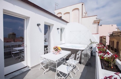 Province of Cagliari House | [terrazza Panoramica + Jacuzzi] Favoloso Alloggio in Centro Storico