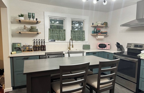 Bearss Plaza House | Terrific 3-bedroom 2 bedroom house in sunny Tampa near Busch Gardens and the Zoo